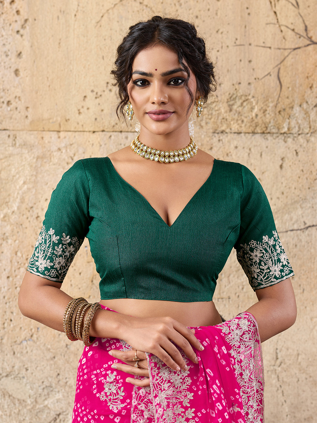 Buy Bandhani Saree With Elegant Peturn Work