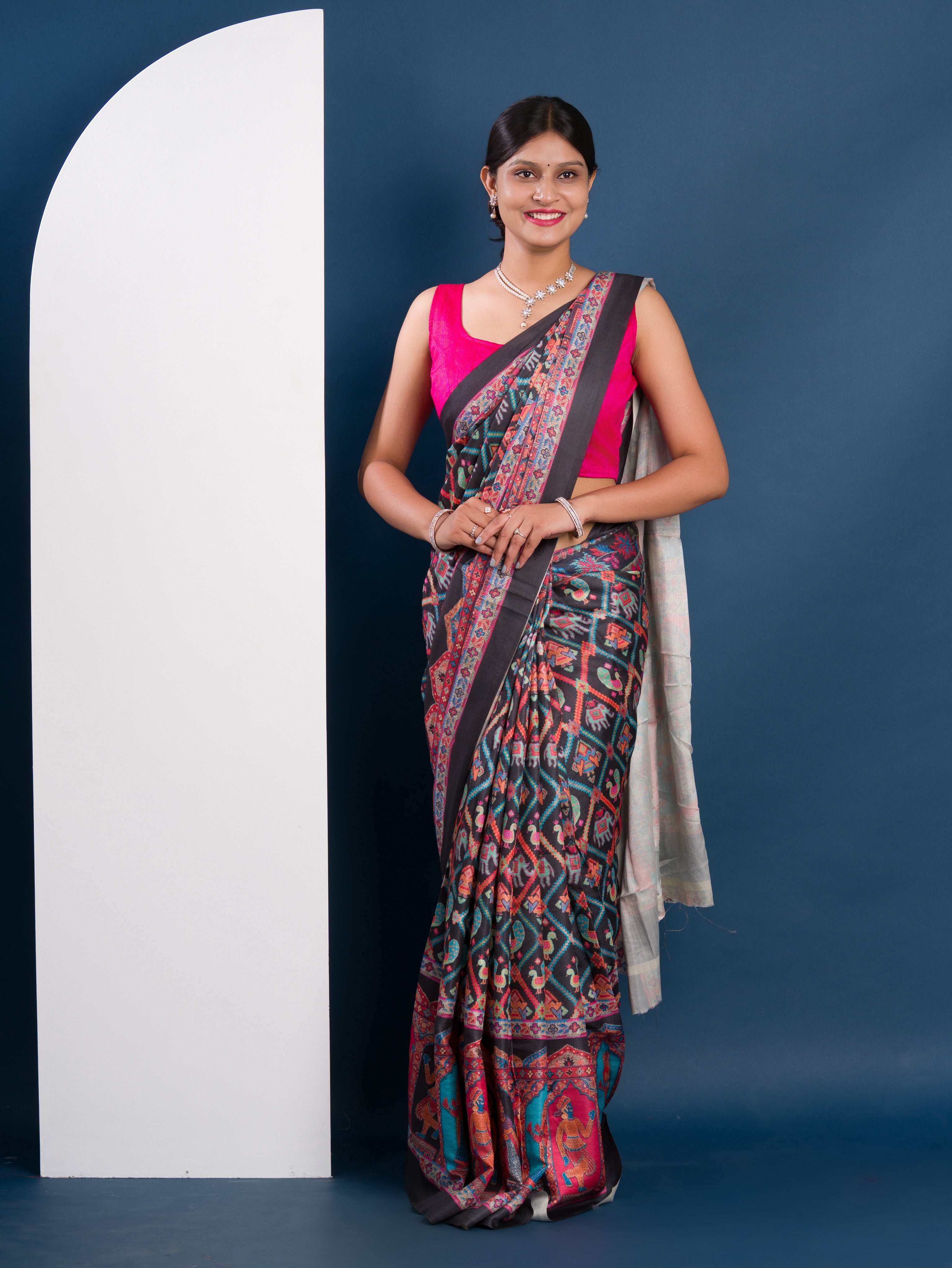 Pashmina Soft Silk Pashmina Style With Digital Print Work Saree in back colour
