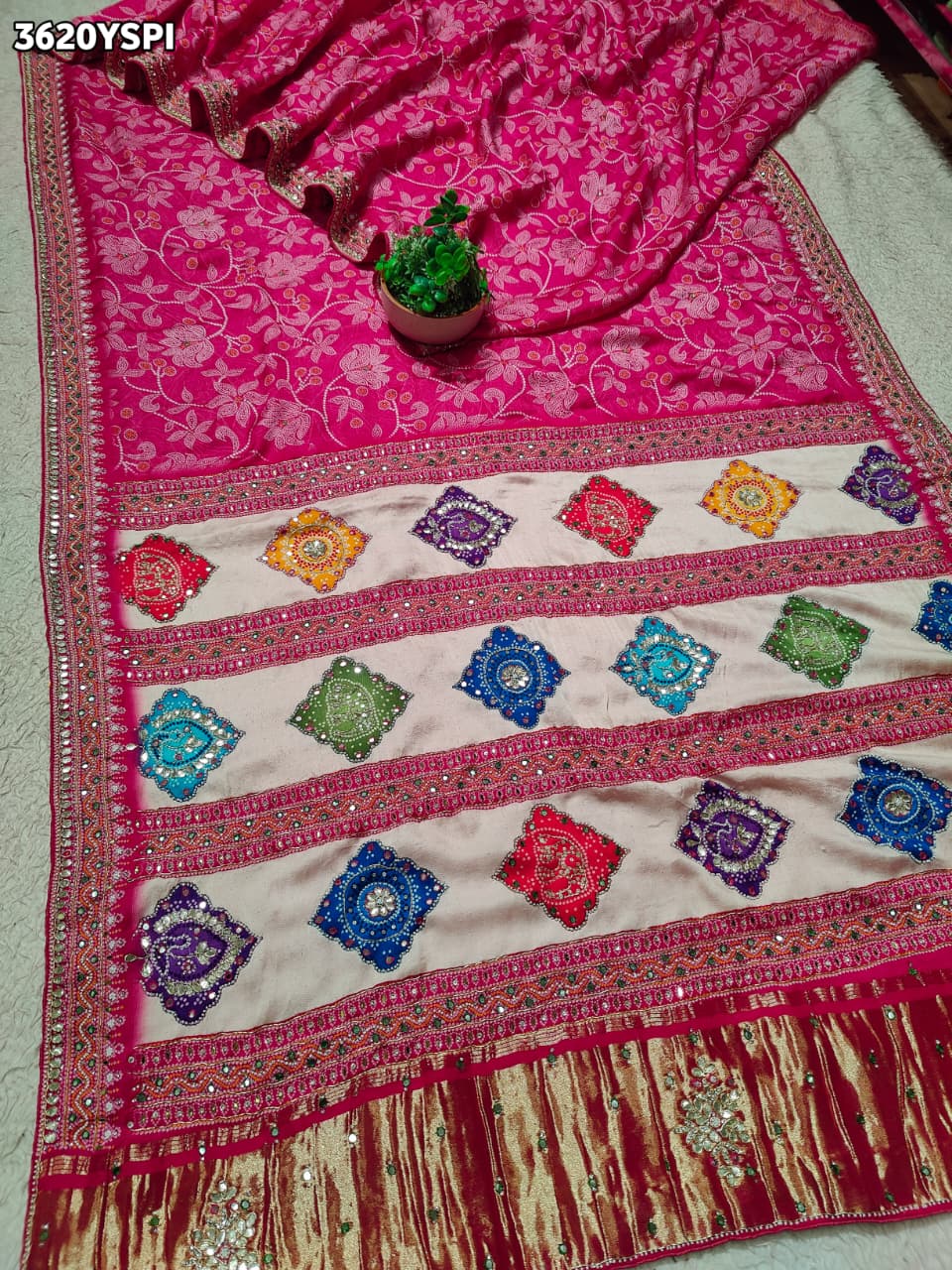 Buy New Elegant Traditional Saree with Floral Print Work KcPc