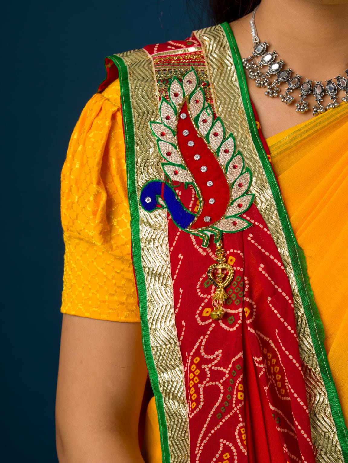 KcPc Exclusive Marwadi chunri pila Broach Stole