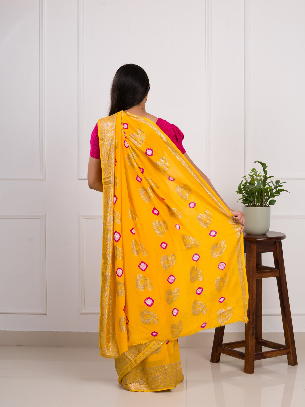 Dola Silk Bandhani Zari Weaving Work Saree