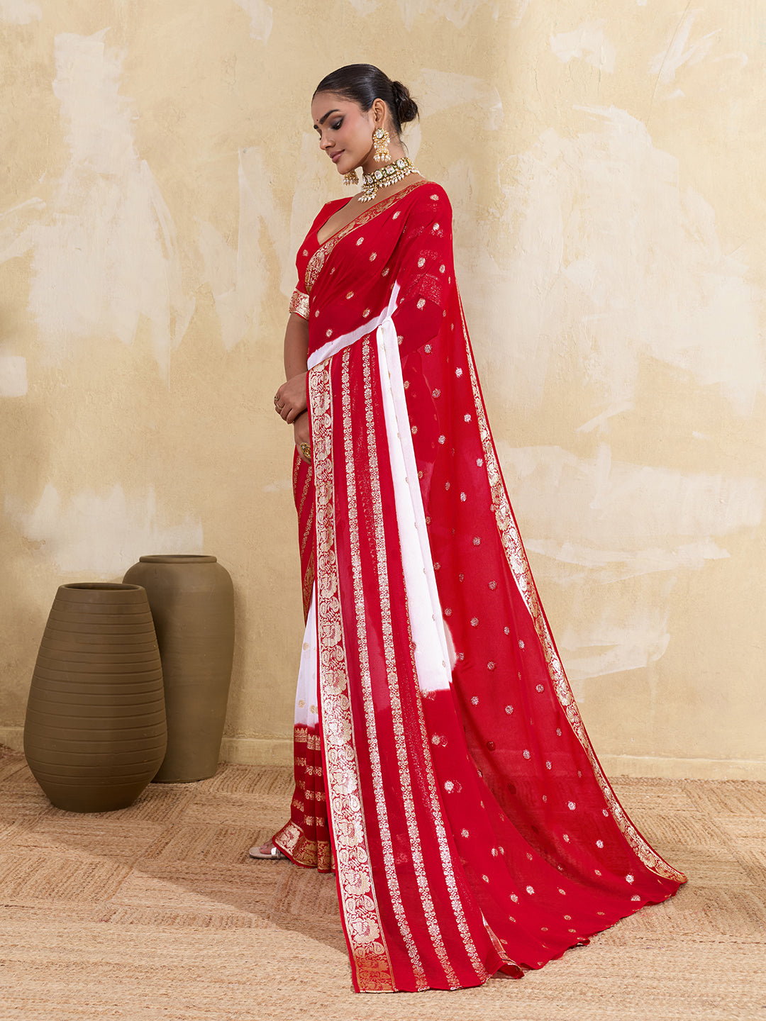 traditional red and white colour saree for gurga pooja