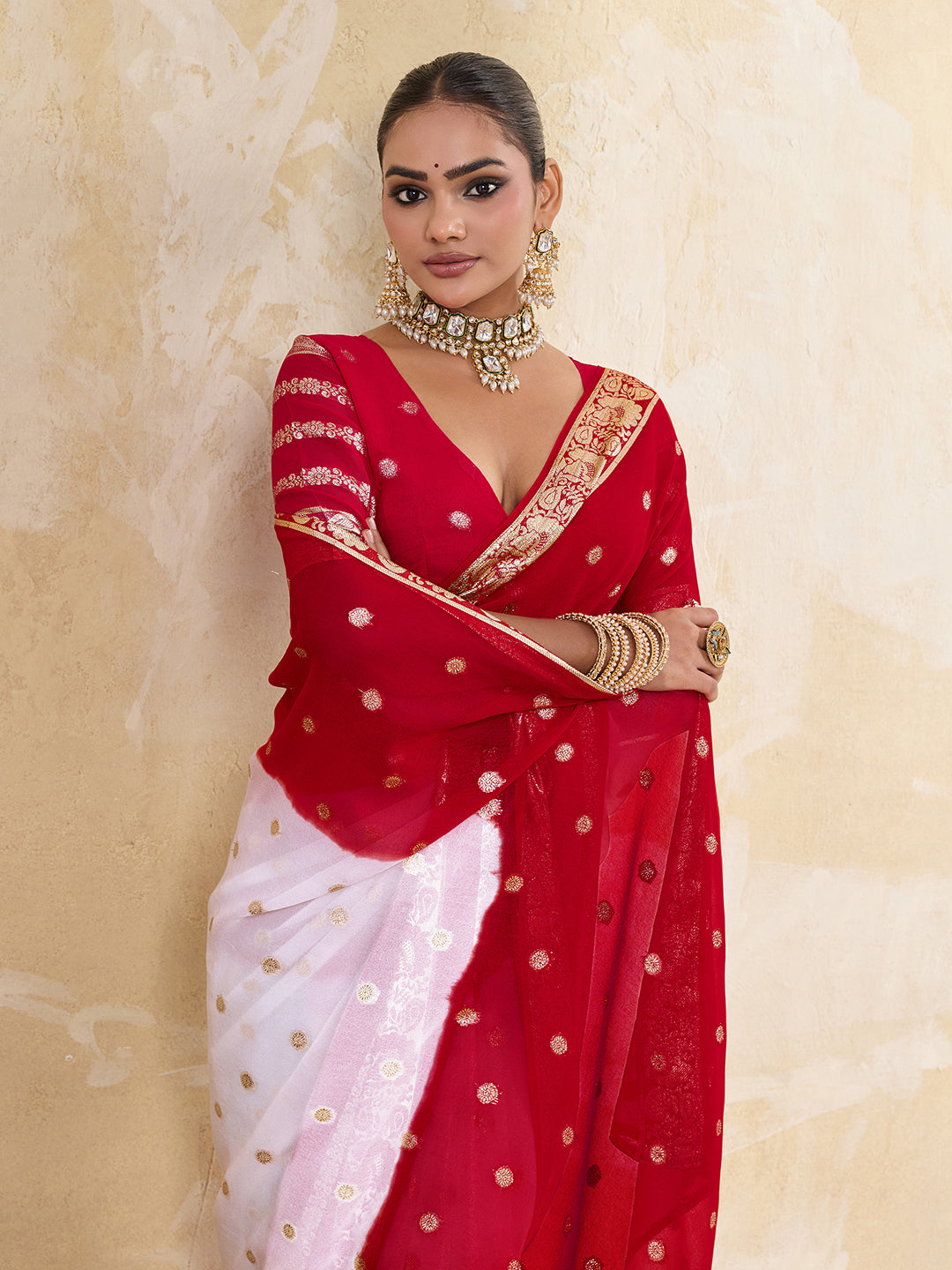 traditional red and white colour saree for gurga pooja