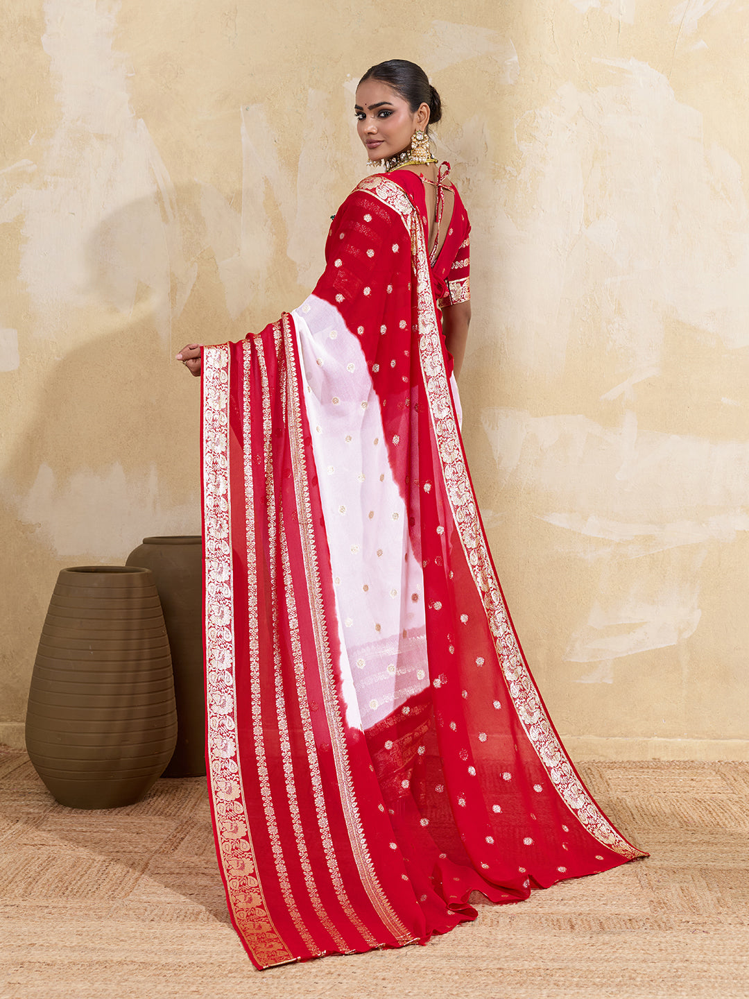traditional red and white colour saree for gurga pooja