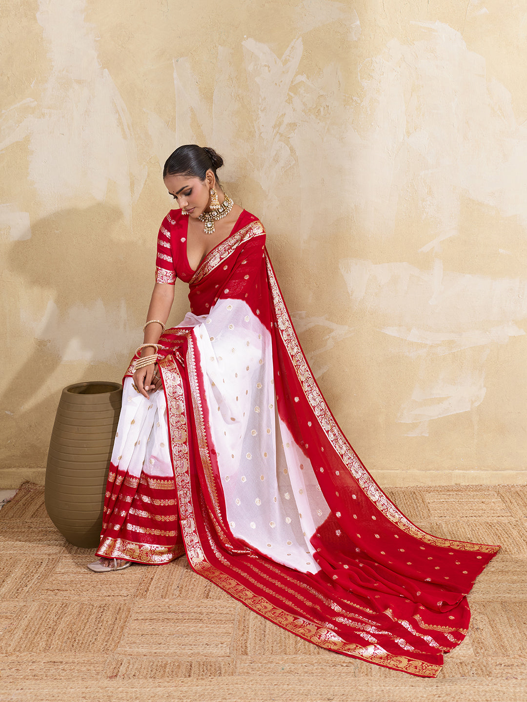 traditional red and white colour saree for gurga pooja